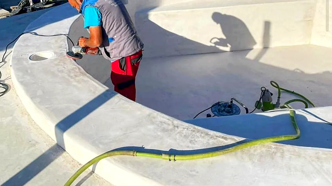 Preparing a pool shell before applying the finish