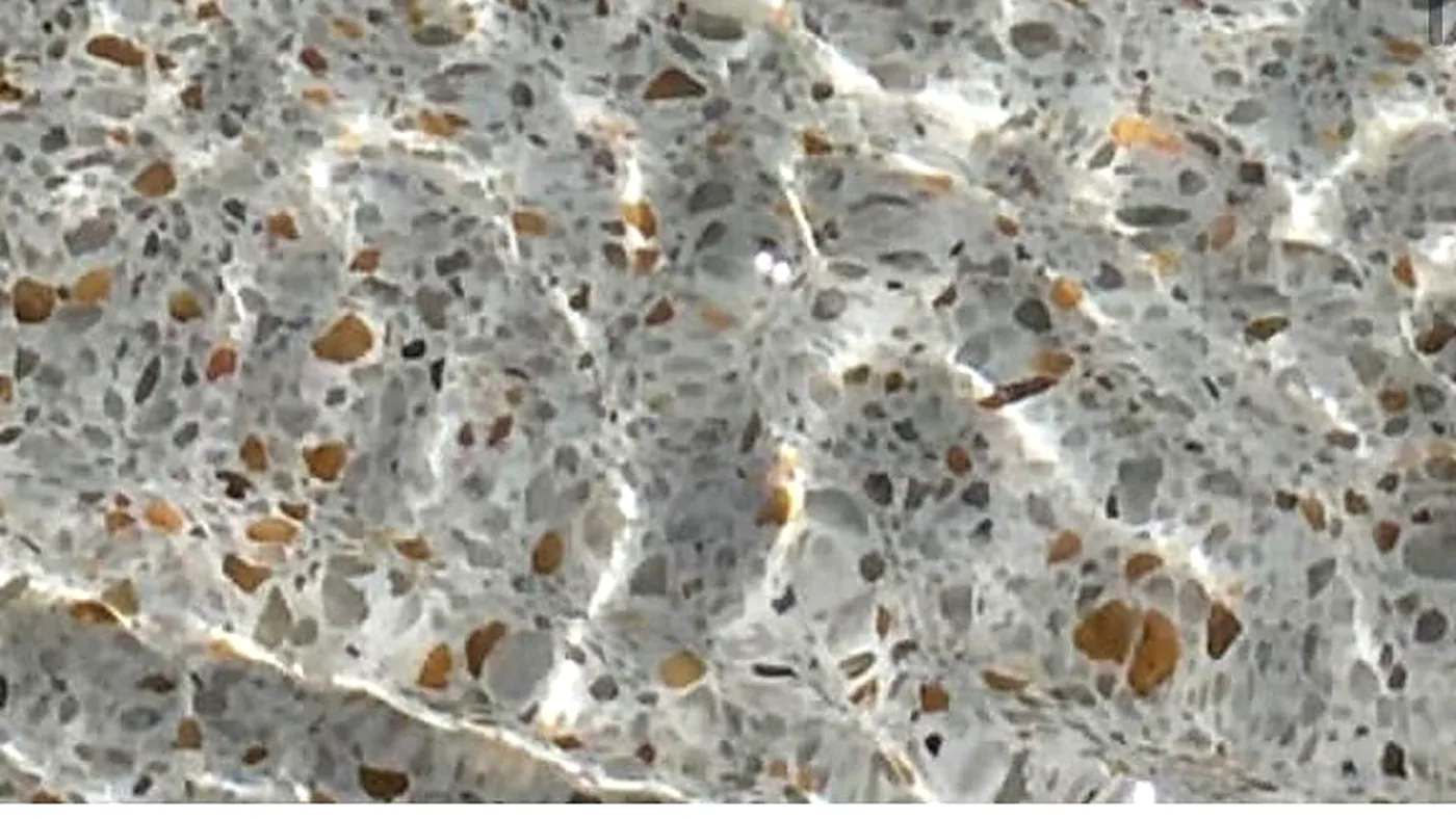 Close-up of the quartz aggregate under water